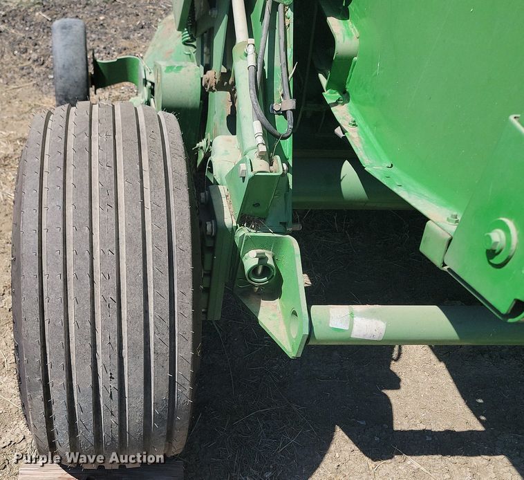 image for item DP3562 2007 John Deere  558 MegaWide Plus round baler