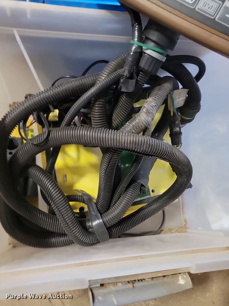 image for item DP3562 2007 John Deere  558 MegaWide Plus round baler