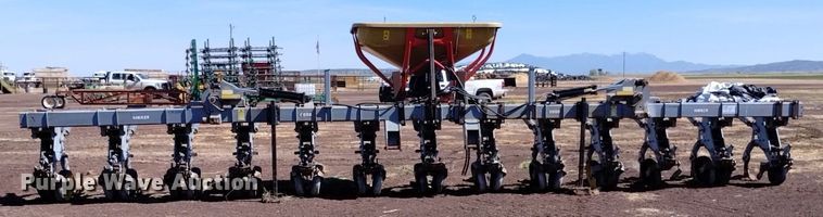 image for item DQ6093 Hiniker  6000 row crop cultivator with spreader