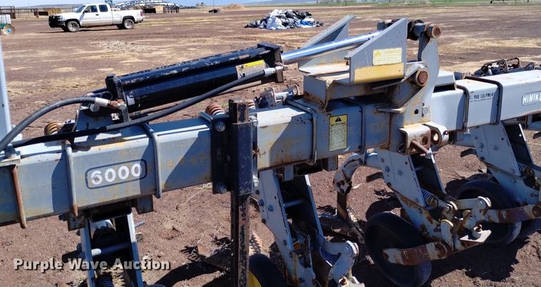 image for item DQ6093 Hiniker  6000 row crop cultivator with spreader