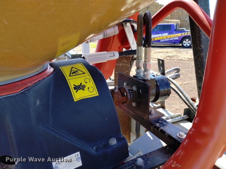 image for item DQ6093 Hiniker  6000 row crop cultivator with spreader