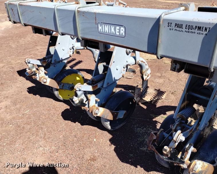 image for item DQ6093 Hiniker  6000 row crop cultivator with spreader