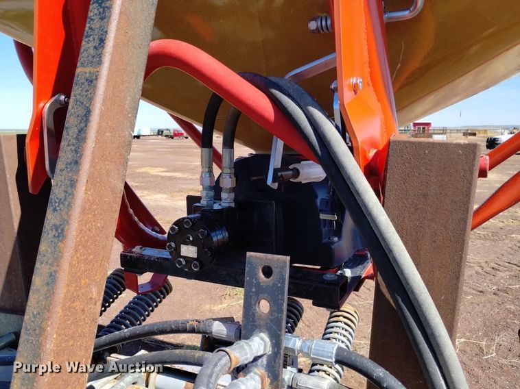 image for item DQ6093 Hiniker  6000 row crop cultivator with spreader