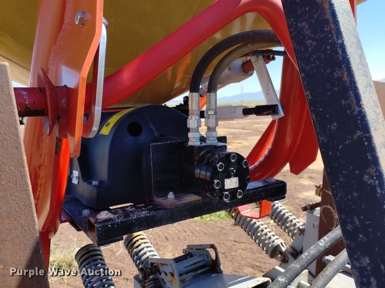 image for item DQ6093 Hiniker  6000 row crop cultivator with spreader