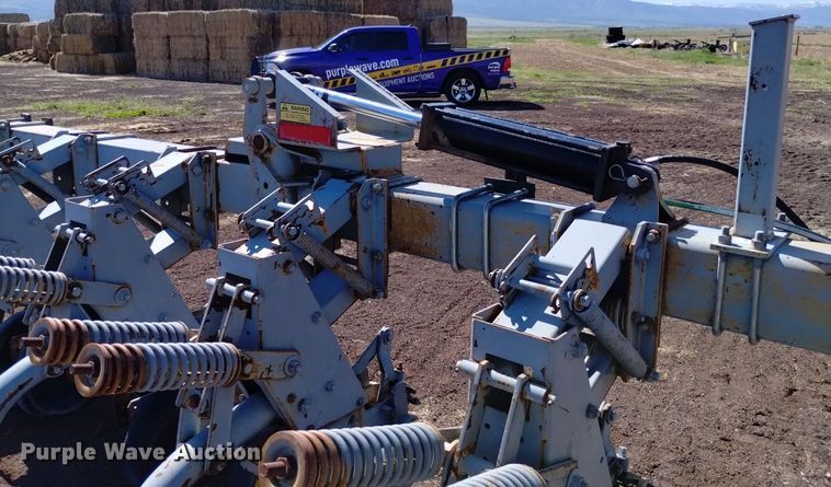 image for item DQ6093 Hiniker  6000 row crop cultivator with spreader