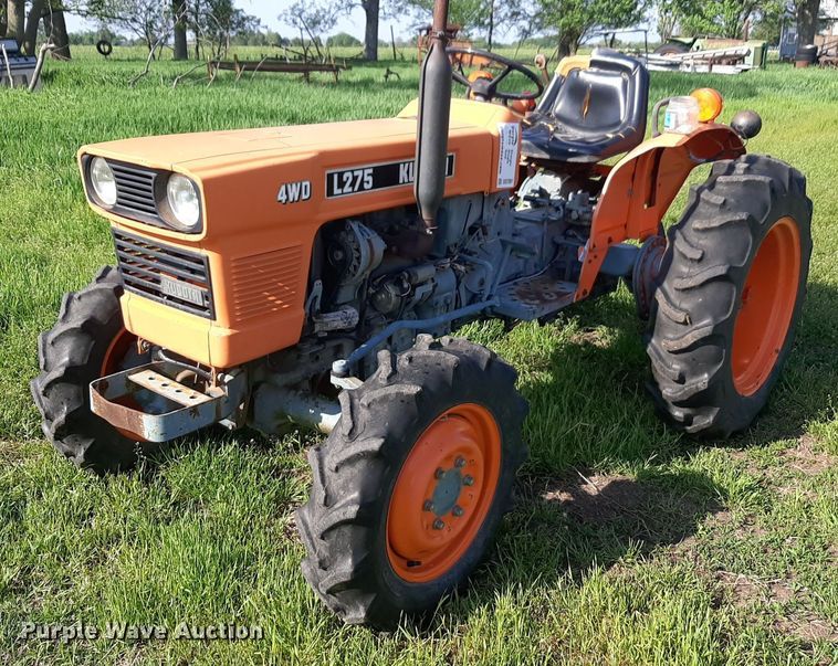 image for item DQ7061 1982 Kubota L275 MFWD tractor