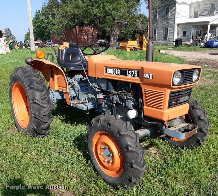 image for item DQ7061 1982 Kubota L275 MFWD tractor