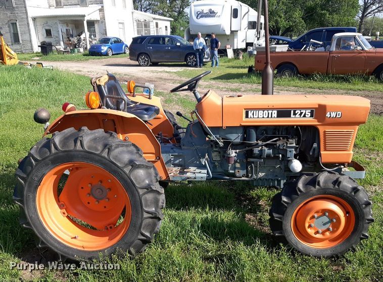 image for item DQ7061 1982 Kubota L275 MFWD tractor