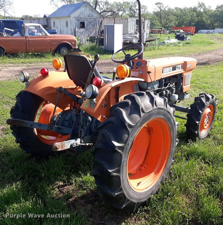 image for item DQ7061 1982 Kubota L275 MFWD tractor