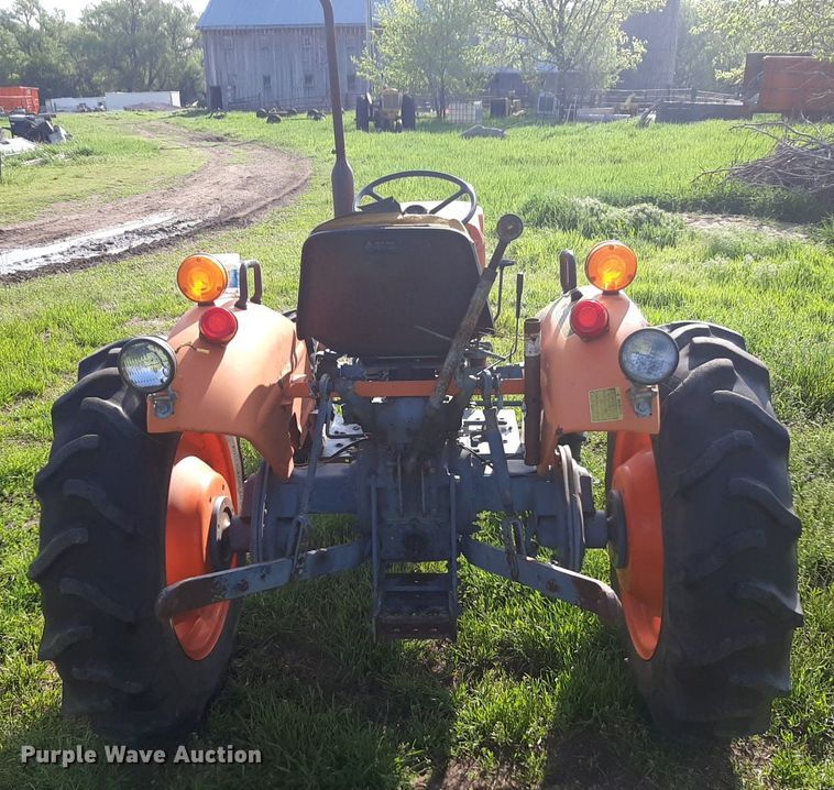 image for item DQ7061 1982 Kubota L275 MFWD tractor
