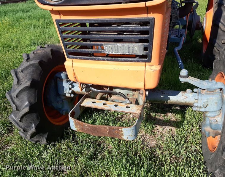 image for item DQ7061 1982 Kubota L275 MFWD tractor