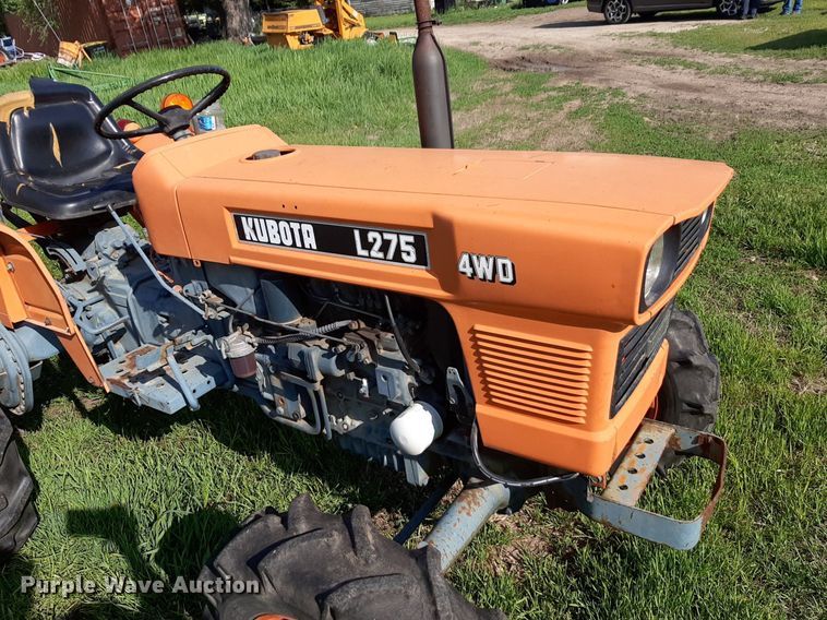image for item DQ7061 1982 Kubota L275 MFWD tractor