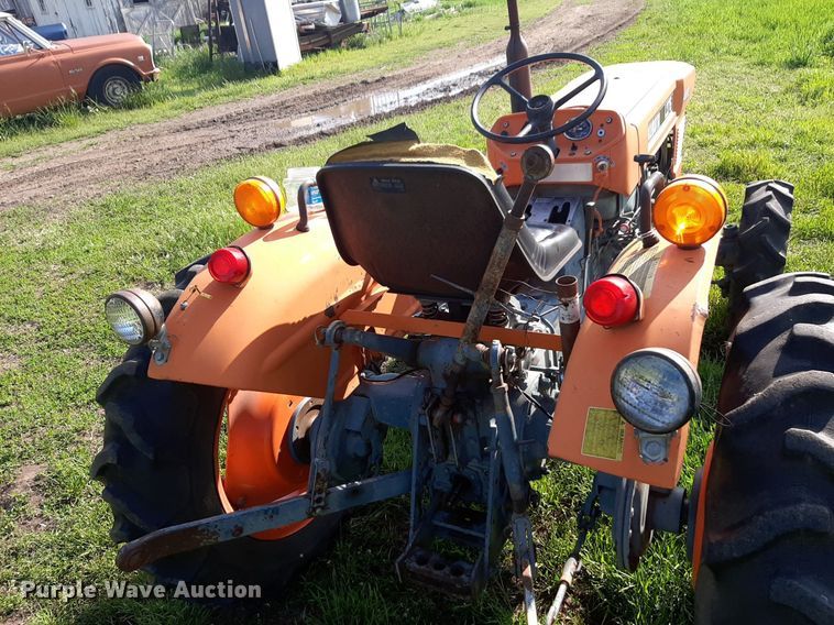 image for item DQ7061 1982 Kubota L275 MFWD tractor