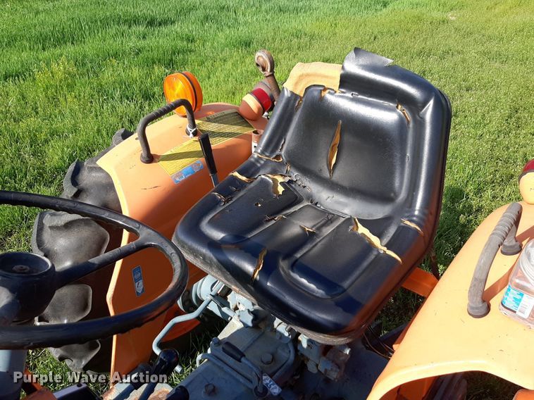 image for item DQ7061 1982 Kubota L275 MFWD tractor