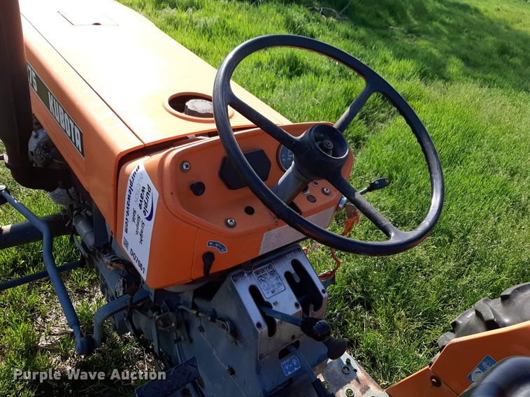 image for item DQ7061 1982 Kubota L275 MFWD tractor