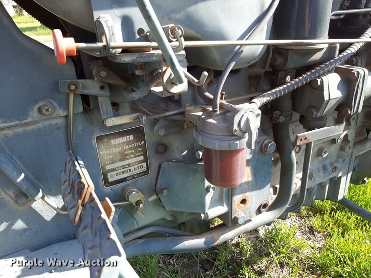 image for item DQ7061 1982 Kubota L275 MFWD tractor