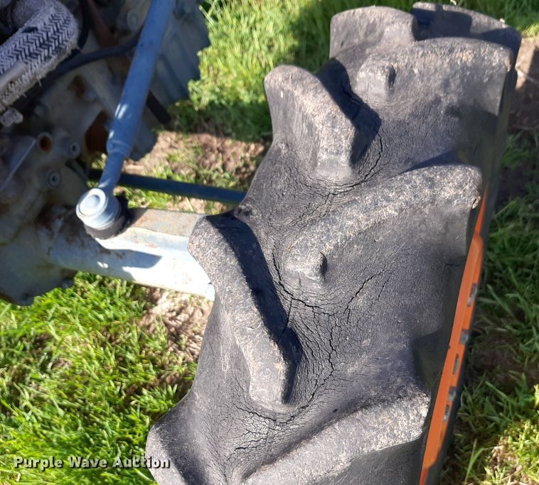 image for item DQ7061 1982 Kubota L275 MFWD tractor