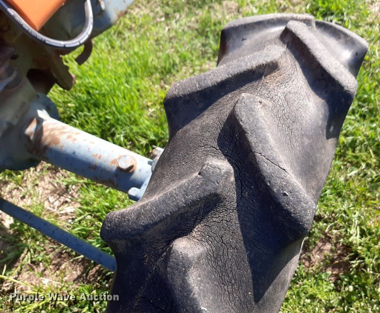 image for item DQ7061 1982 Kubota L275 MFWD tractor