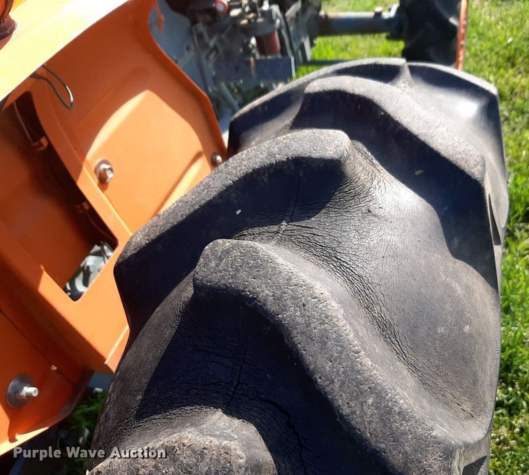 image for item DQ7061 1982 Kubota L275 MFWD tractor