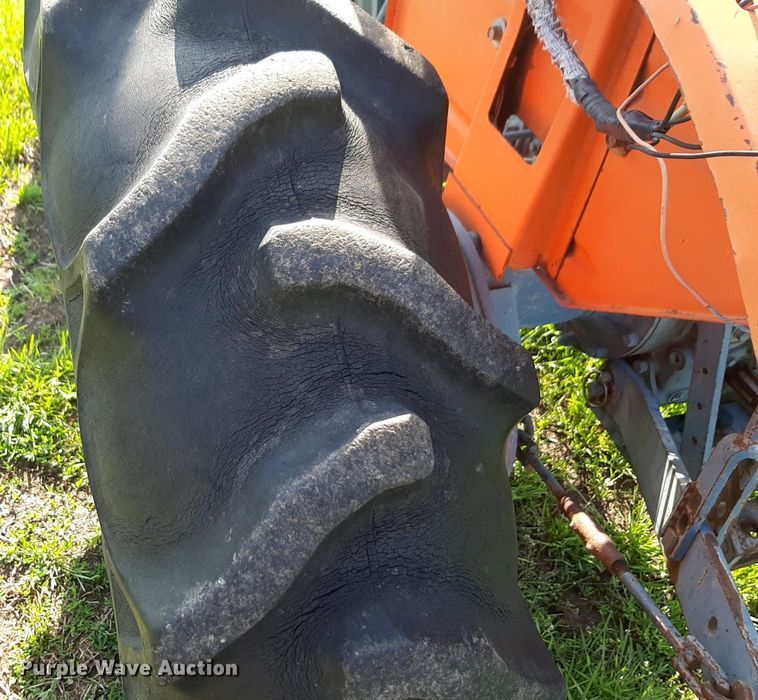 image for item DQ7061 1982 Kubota L275 MFWD tractor