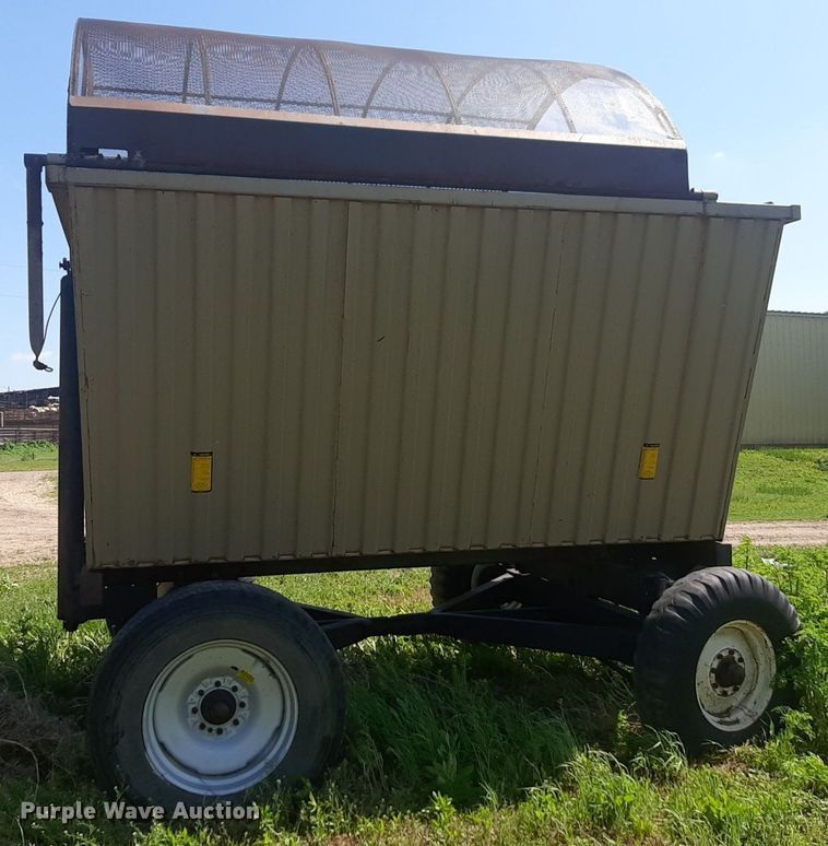 image for item DQ7062 Fargo silage wagon