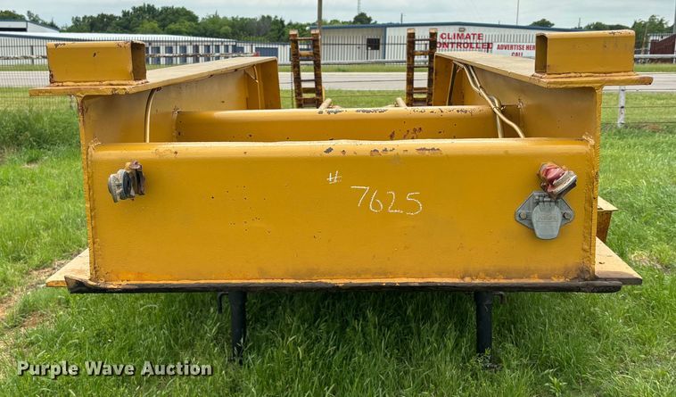 image for item DS2489 1979 Hyster  equipment trailer