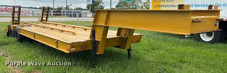 image for item DS2489 1979 Hyster  equipment trailer