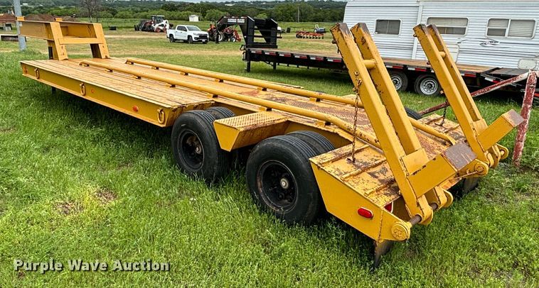 image for item DS2489 1979 Hyster  equipment trailer