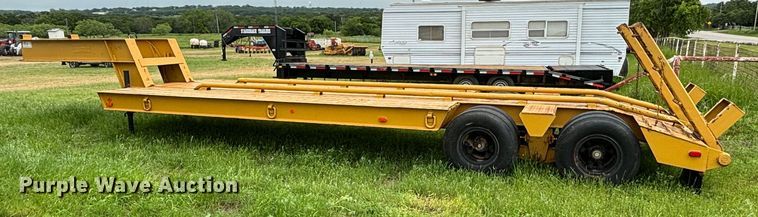image for item DS2489 1979 Hyster  equipment trailer