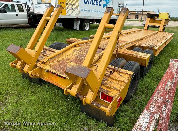image for item DS2489 1979 Hyster  equipment trailer
