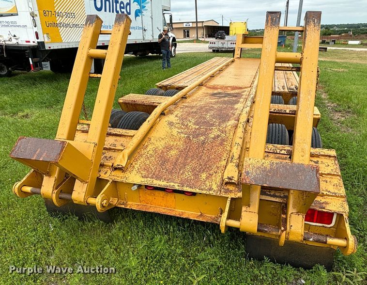 image for item DS2489 1979 Hyster  equipment trailer