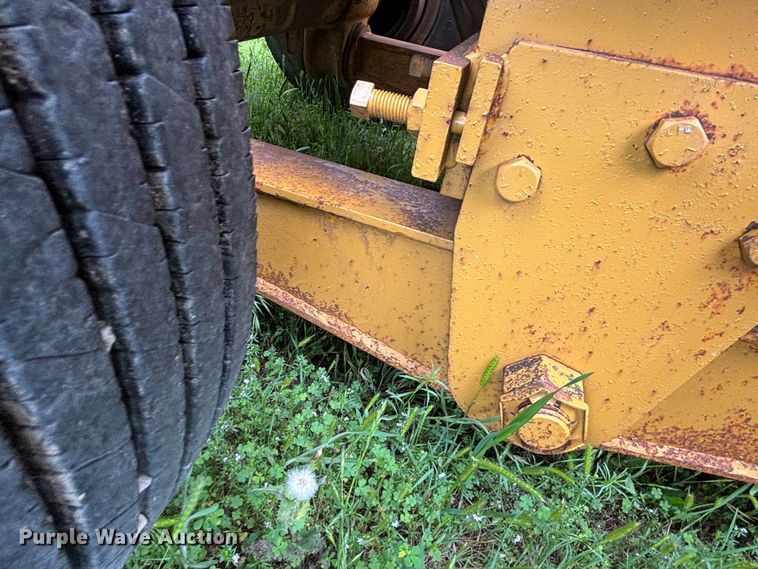 image for item DS2489 1979 Hyster  equipment trailer