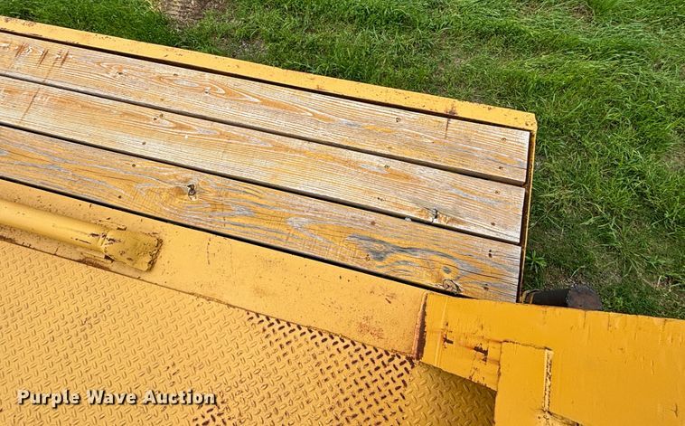 image for item DS2489 1979 Hyster  equipment trailer