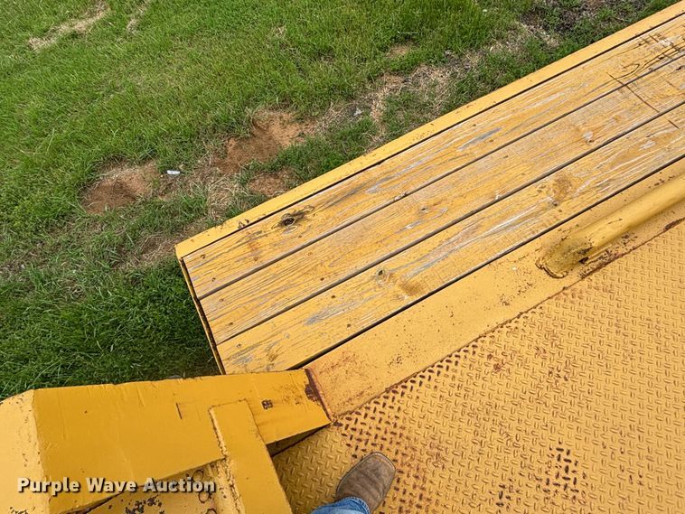 image for item DS2489 1979 Hyster  equipment trailer