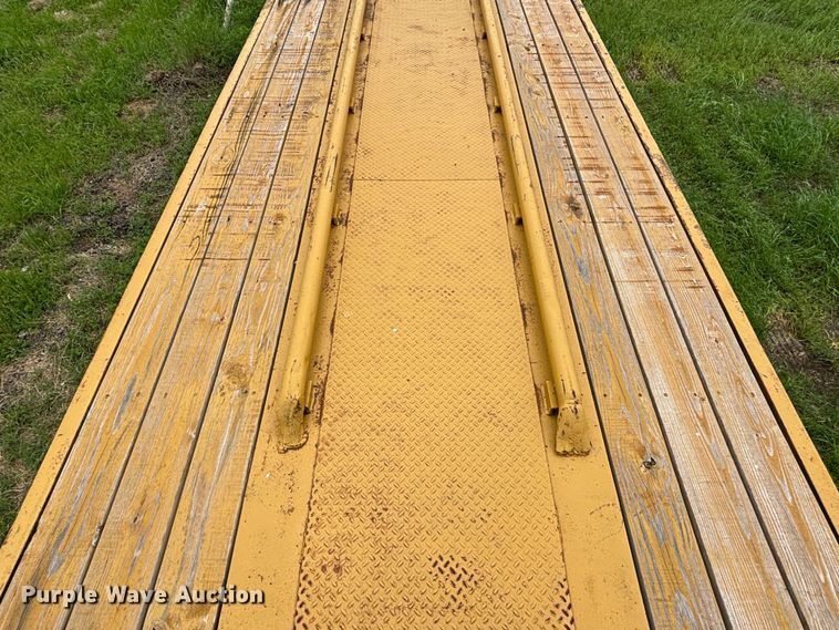 image for item DS2489 1979 Hyster  equipment trailer