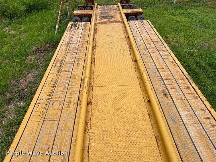 image for item DS2489 1979 Hyster  equipment trailer