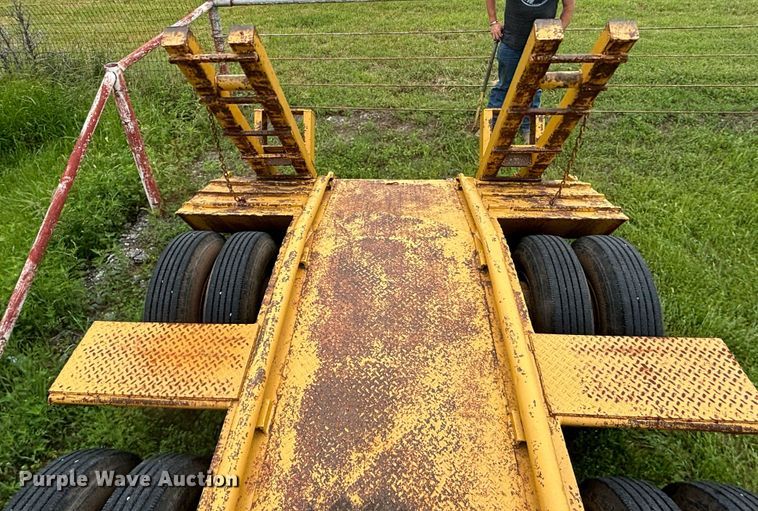 image for item DS2489 1979 Hyster  equipment trailer