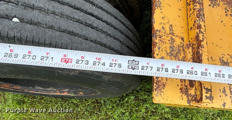 image for item DS2489 1979 Hyster  equipment trailer