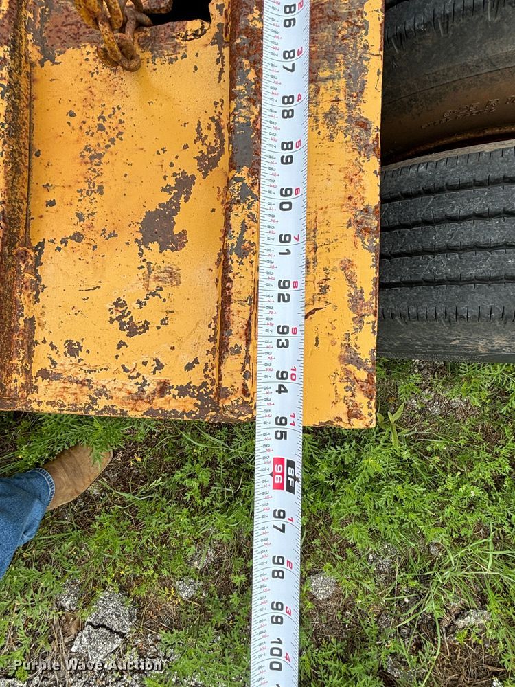 image for item DS2489 1979 Hyster  equipment trailer