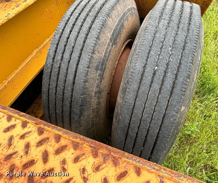 image for item DS2489 1979 Hyster  equipment trailer