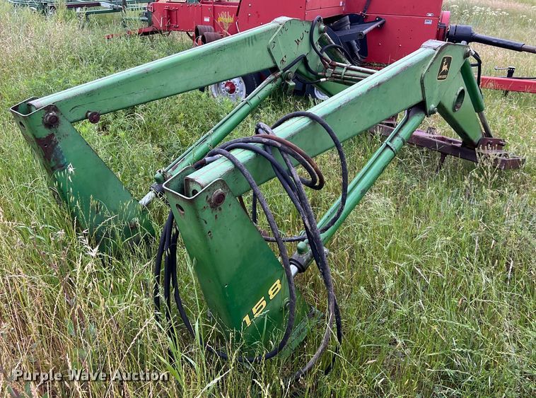 image for item DS2962 John Deere 158 loader