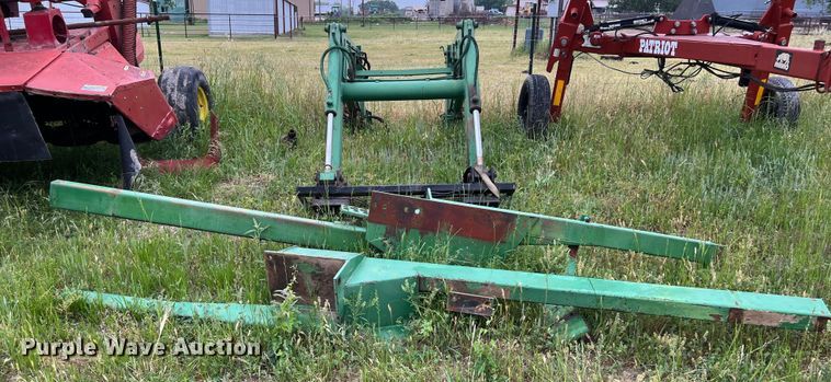 image for item DS2964 John Deere 148 loader