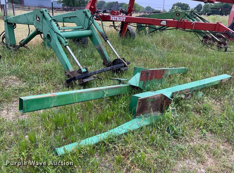 image for item DS2964 John Deere 148 loader