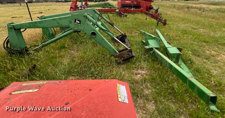image for item DS2964 John Deere 148 loader