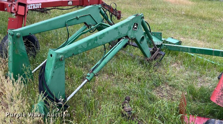 image for item DS2964 John Deere 148 loader