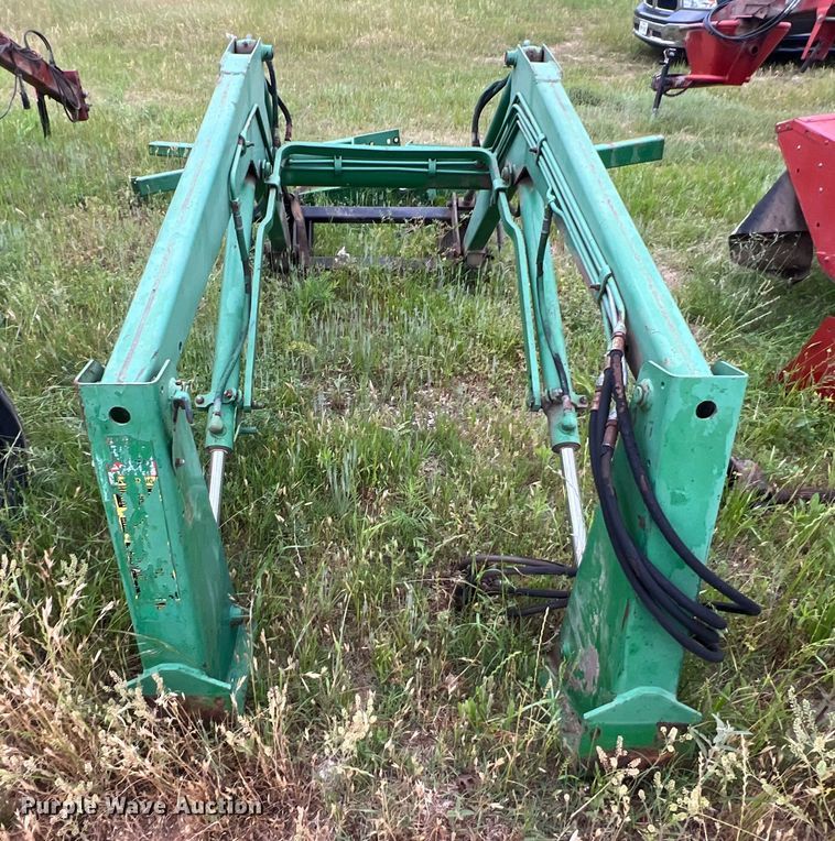 image for item DS2964 John Deere 148 loader