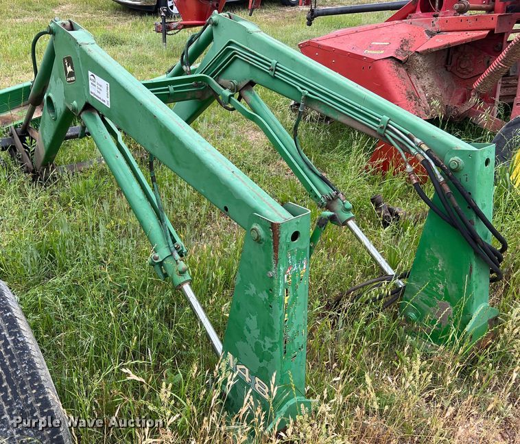 image for item DS2964 John Deere 148 loader
