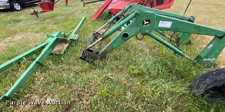 image for item DS2964 John Deere 148 loader