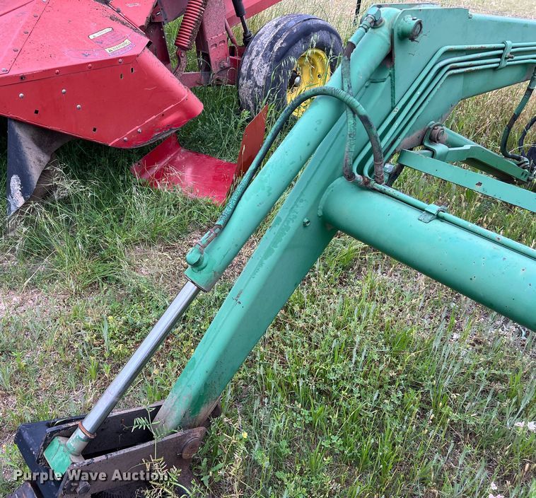 image for item DS2964 John Deere 148 loader