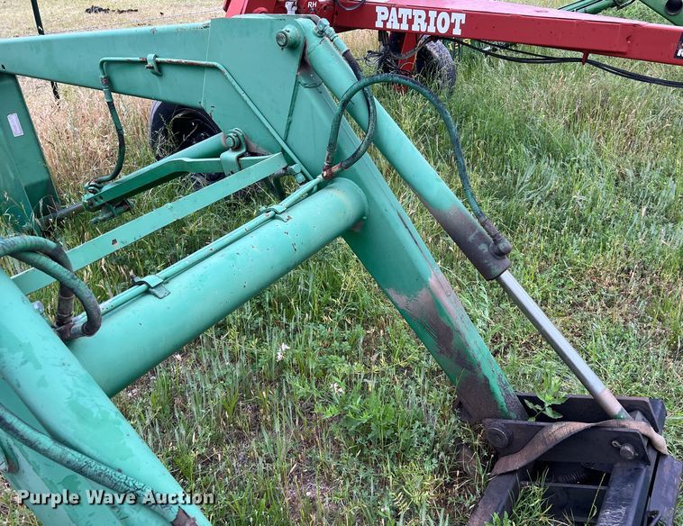 image for item DS2964 John Deere 148 loader